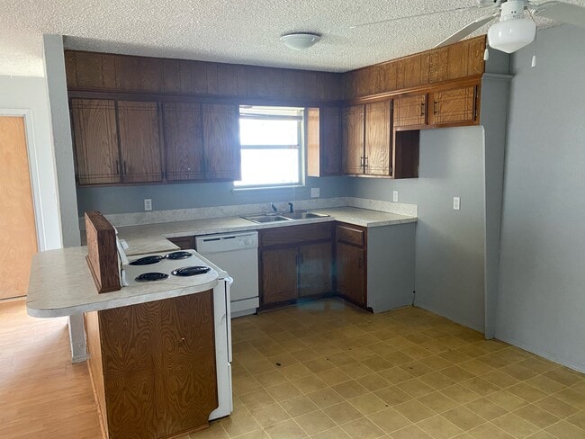 Building Photo - 112 Brookview Dr