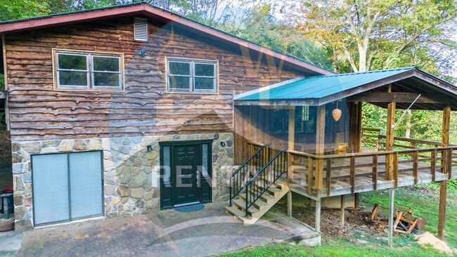 Primary Photo - Beautifully remodeled 4 bedroom 2 bath home in Sylva available for year-long lease $2000 a month