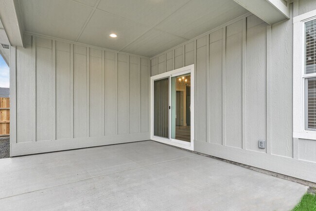 Building Photo - 10276 W Utahna St