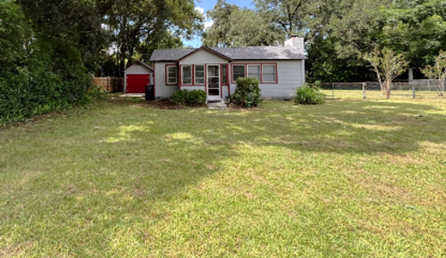 Primary Photo - 3 Bed 2 Bath Home w/ Hardwood Floors and L...