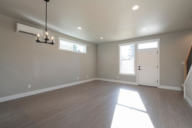 Building Photo - 2 Weeks Free Rent W/ Approved Application ...