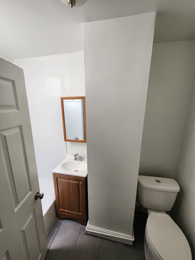 Building Photo - 5028 Pembridge Ave