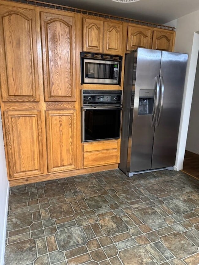 Building Photo - Burlington 3 Bed 2 Bath Home in quiet neighborhood