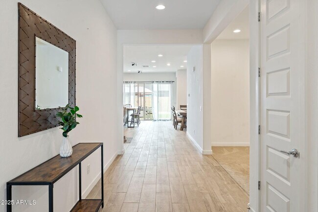 Building Photo - 16423 W Charlotte Dr