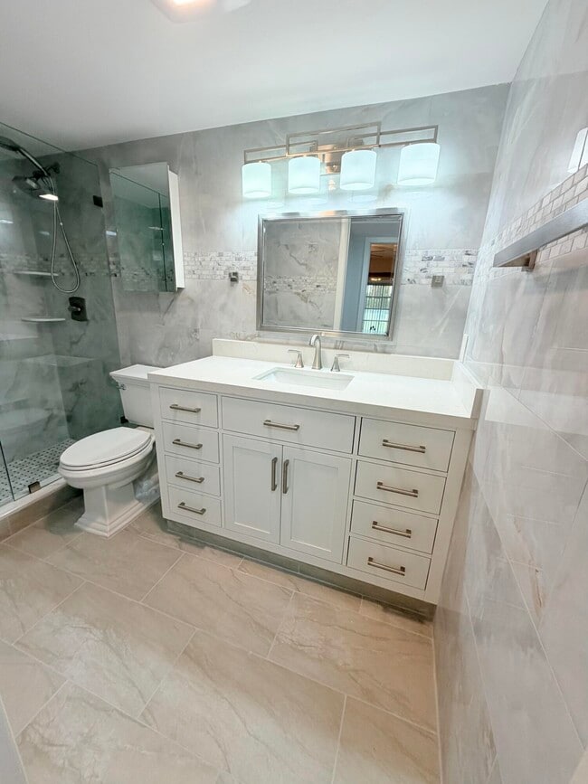 Building Photo - 1004 Newcastle A