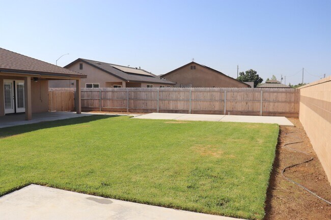 Building Photo - 1884 Clover Drive