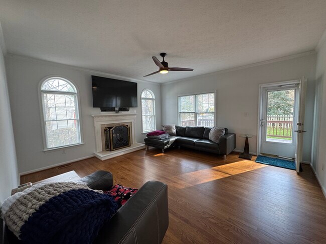 Building Photo - 307 Ludlow Dr