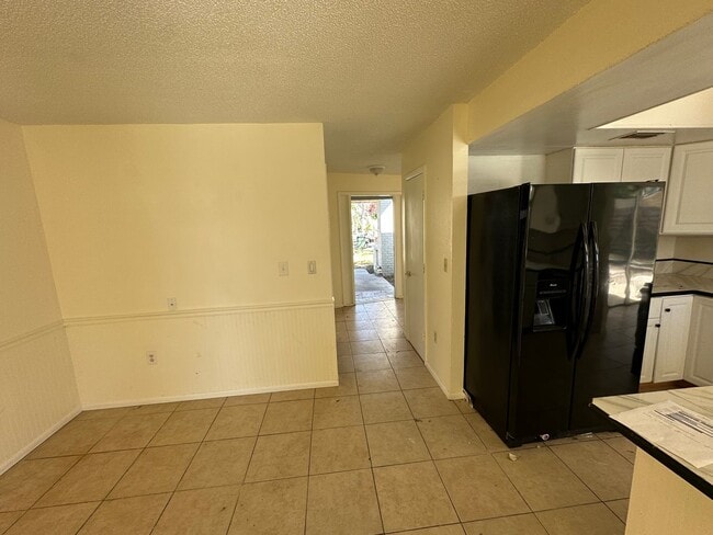 Building Photo - Spacious 4-Bed Pool Home in Gulf Gate East - Available Now!
