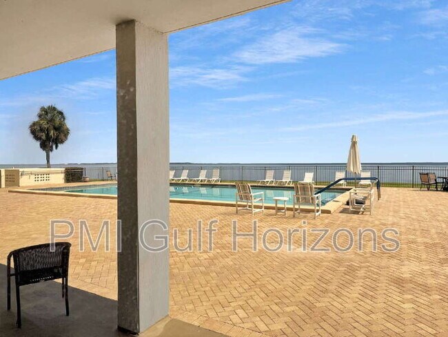 Building Photo - 615 Bayshore Dr
