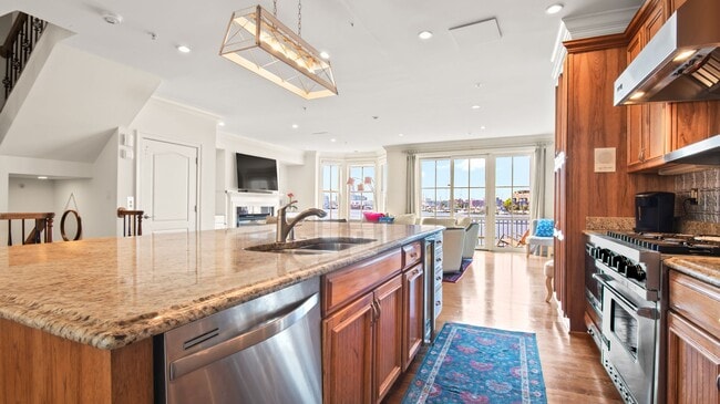 Building Photo - Waterfront living in the heart of Canton!