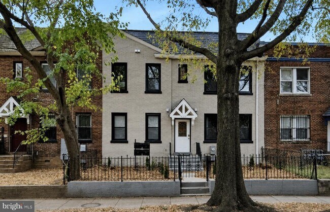 Building Photo - 1703 West Virginia Ave NE