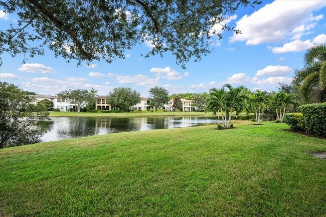 Building Photo - 647 Castle Dr