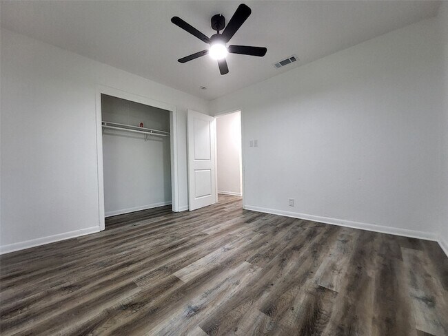 Building Photo - 558 Harrison Ln