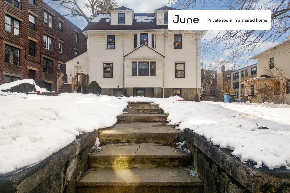 Building Photo - Room in Shared 6 bed/2 bath home