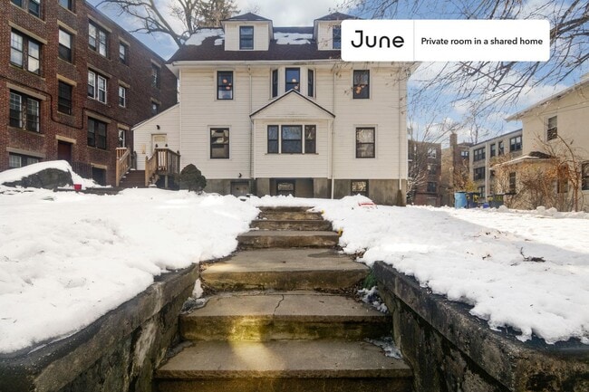 Building Photo - Room in Shared 6 bed/2 bath home