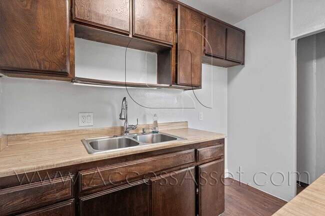 Building Photo - 16702 Orange Way