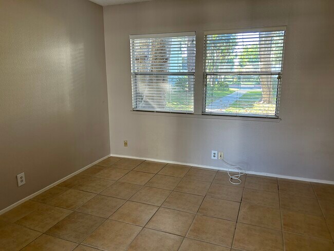 Building Photo - 3604 Kalsman Dr