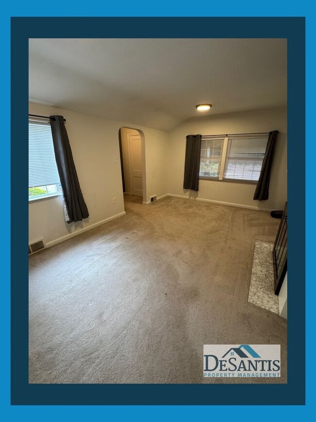 Building Photo - Charming 2-Bedroom Home with Private Backy...