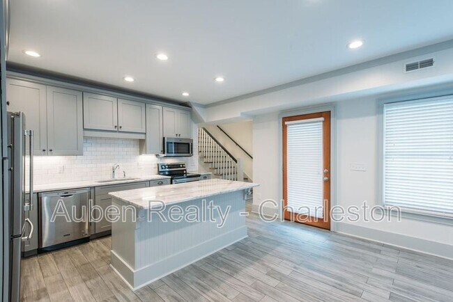 Building Photo - 10 Orrs Ct