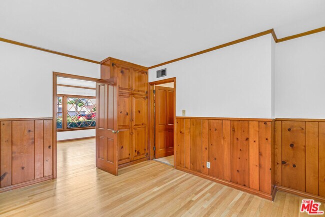 Building Photo - 15436 Camarillo St