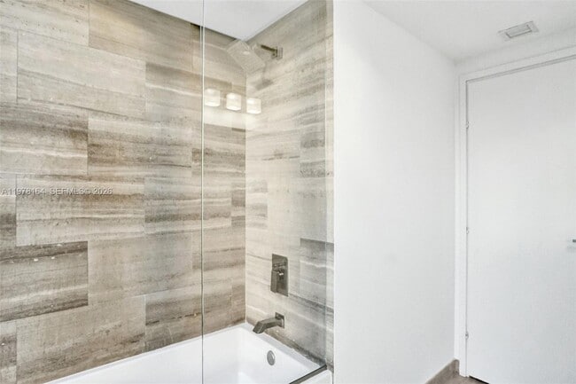 Building Photo - 1300 Brickell Bay Dr