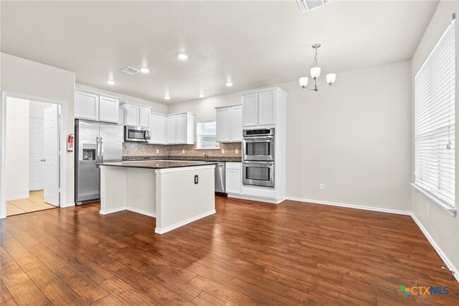 Building Photo - 3302 Lorne Dr