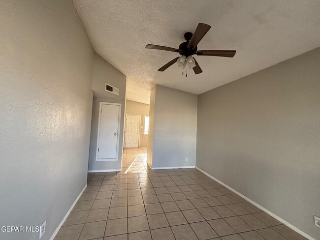 Building Photo - 10840 Obsidian St