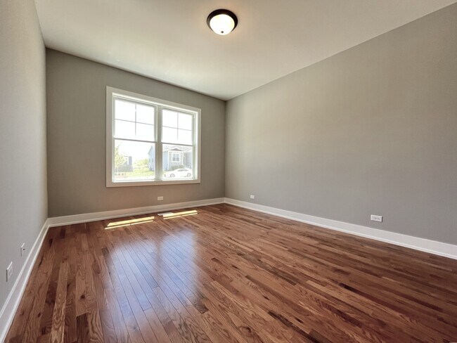 Building Photo - 970 Meadow Ln