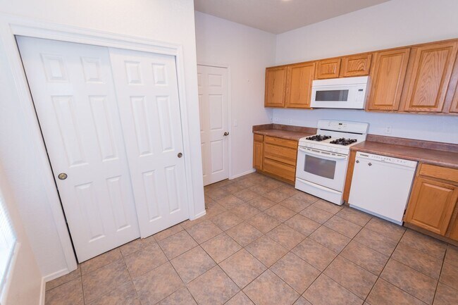 Building Photo - Large Corner Lot Home with 3 Bedrooms, 2 Baths, Central A/C, Washer & Dryer included!