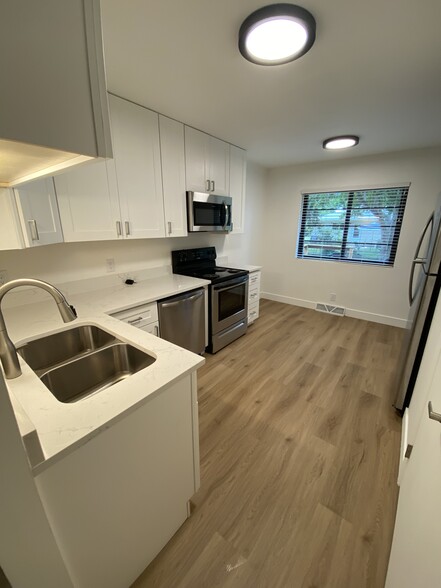 kitchen from lvg rm - 1108 Constitution Ave