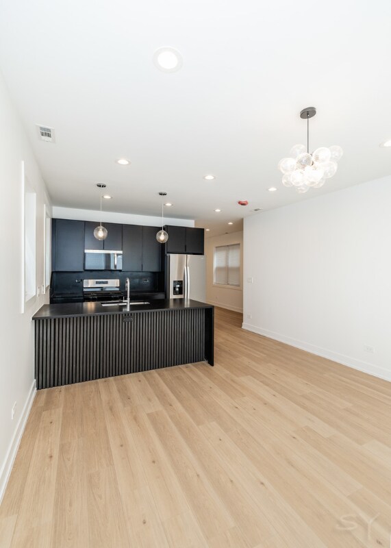 Building Photo - 6050 S Eberhart Ave