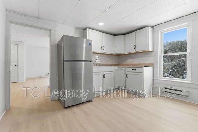 Building Photo - 16 Flint St