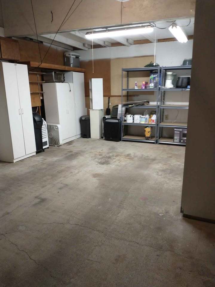 Building Photo - 420 N Tamarack St