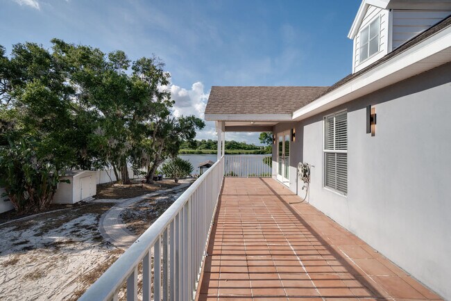 Building Photo - 6710 Myrna Dr