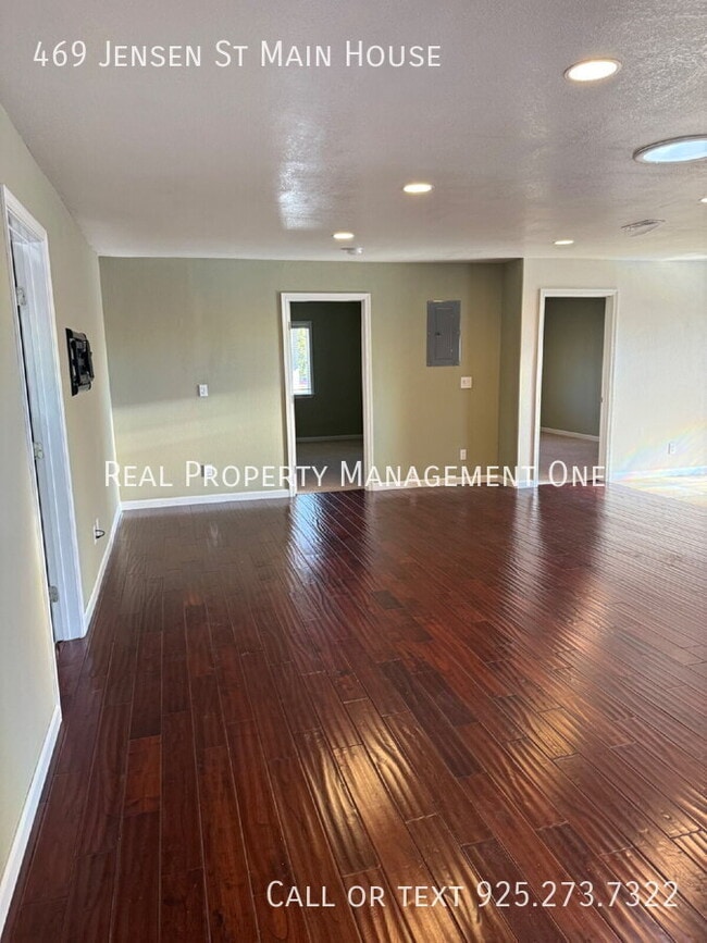 Building Photo - 469 Jensen St