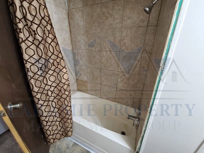 Building Photo - 105 E Jackalope Ct