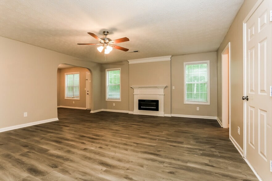 Building Photo - 3747 Wolverton Cir