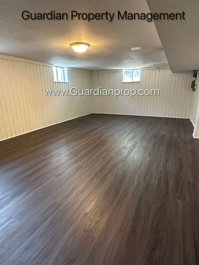 Building Photo - Crosstown Side By Side, Washer/Dryer In Unit, 1 Garage Space, Hardwood Floors, Dishwasher