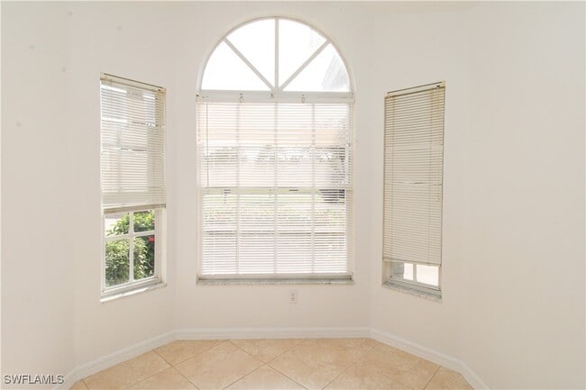 Building Photo - 10201 Regent Cir