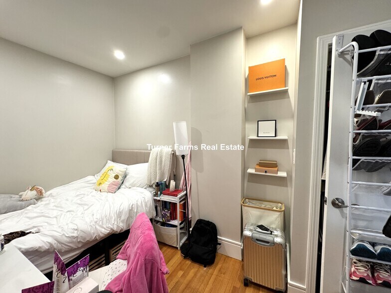 Building Photo - 91 Hudson St