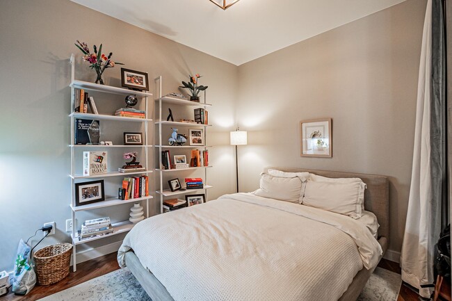 Building Photo - LUX 1BD, 1.5BA Lakehouse Condo with Bonus Den