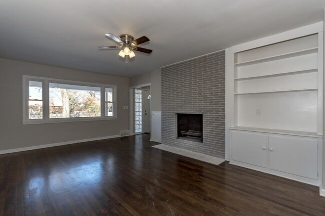 Building Photo - COMING SOON: Beautiful and Renovated Property in Raytown!