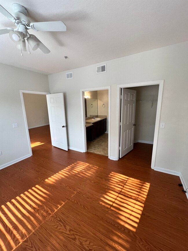 Building Photo - 2801 Chancellorsville Dr