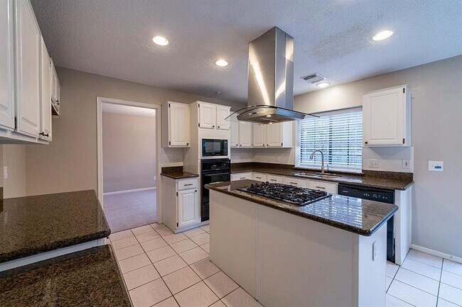 Building Photo - 75 Breezy Point Pl