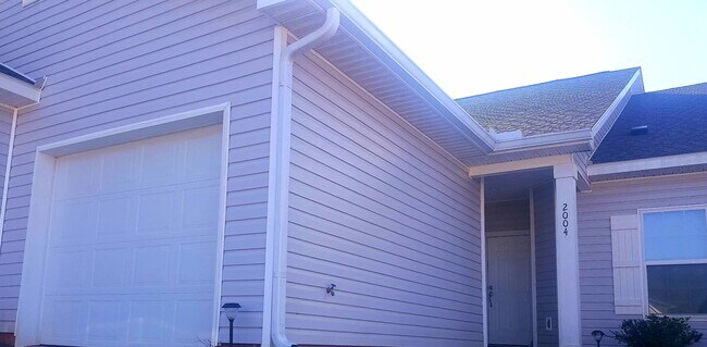 Building Photo - 2651 S Juniper St