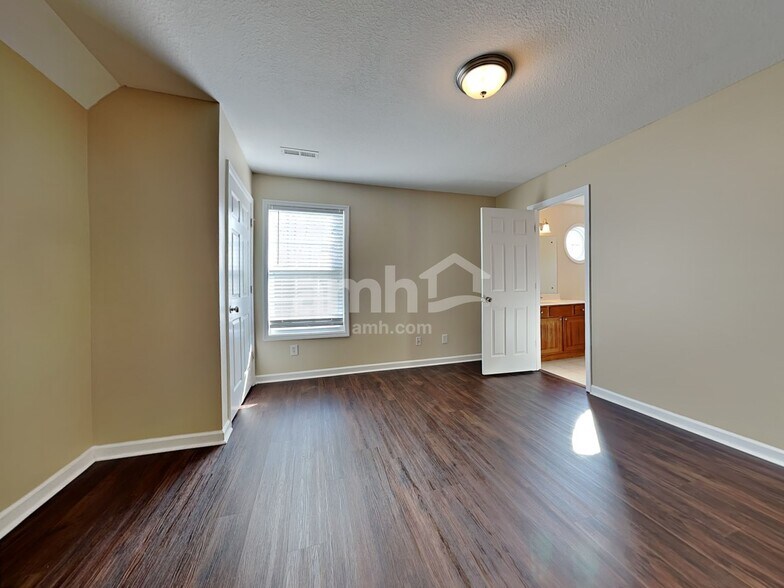 Building Photo - 10900 Aspen Grove Way