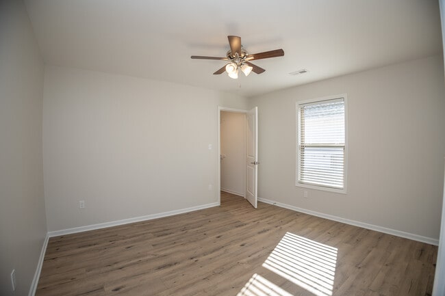 Building Photo - 836 El Dorado Dr