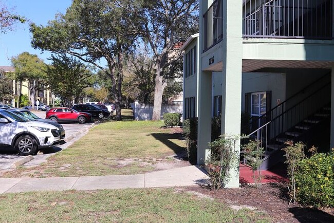 Building Photo - Newly renovated first floor condo! 2 bedrooms