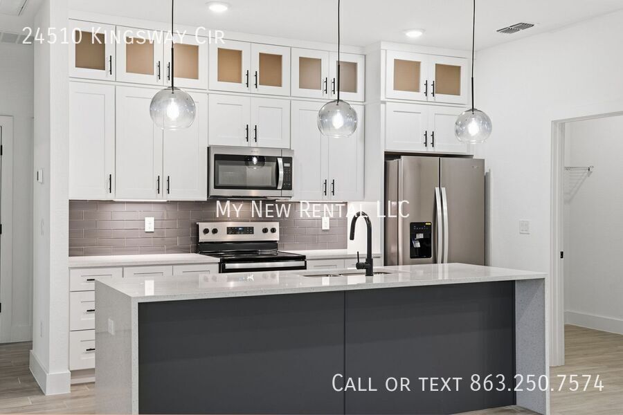 Building Photo - 24510 SW Kingsway Cir