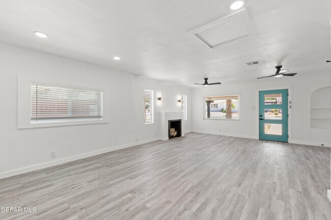 Building Photo - 3221 N Stanton St